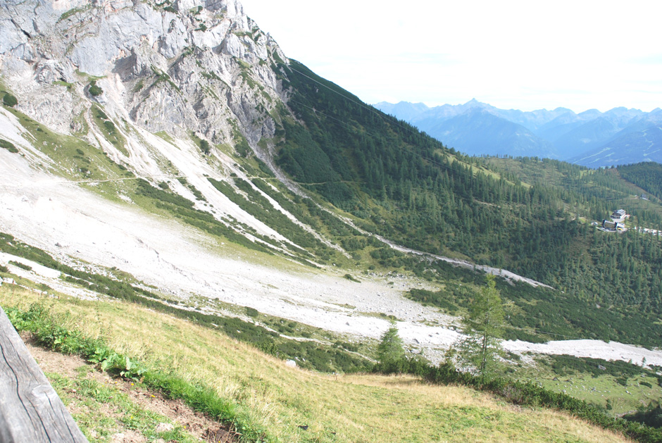 Abstieg zur Talstation Dachstein-Gletscherbahn