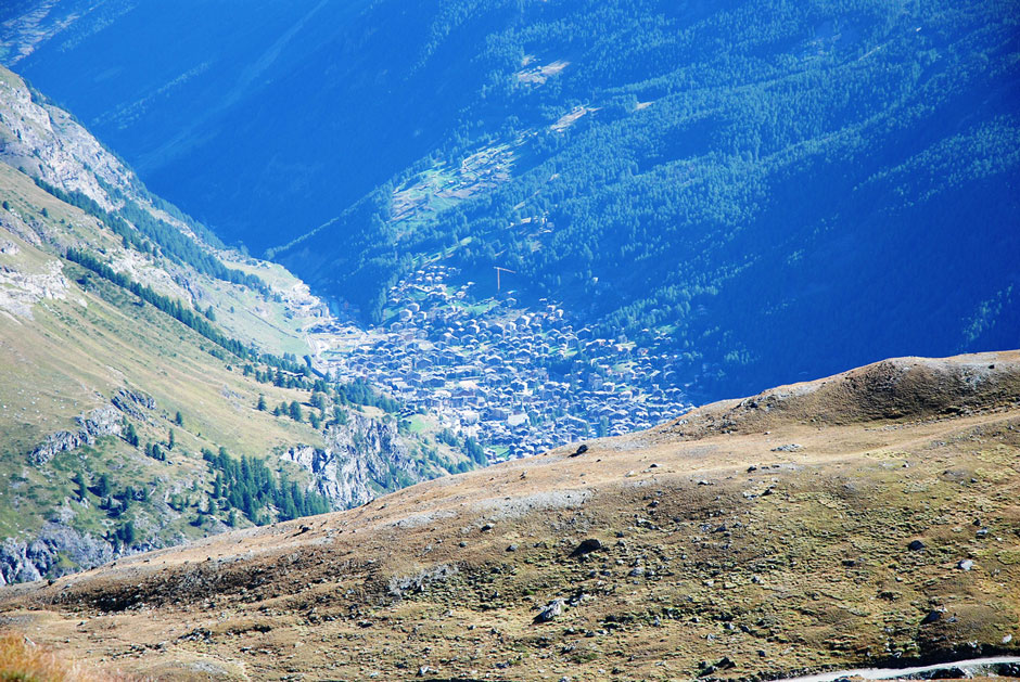 Weg zur Hörnlihütte, mit Rückblick und Zermatt