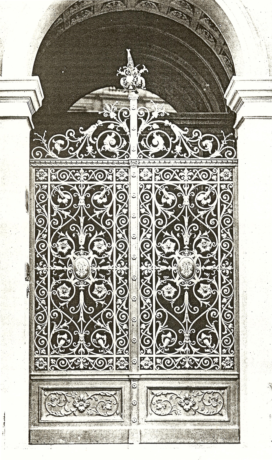 Archive photo, wrought lattice gate on Deutschmeisterplatz.