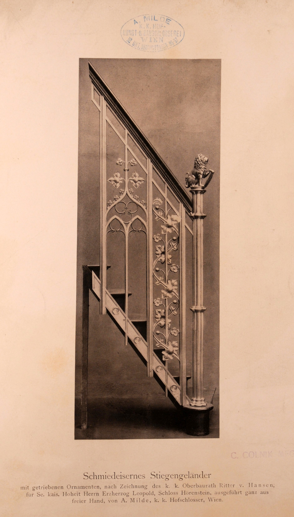 Archivbild: Schloß Hernstein, Schmiedeeisernes Stiegengeländer mit getriebenen Ornamenten