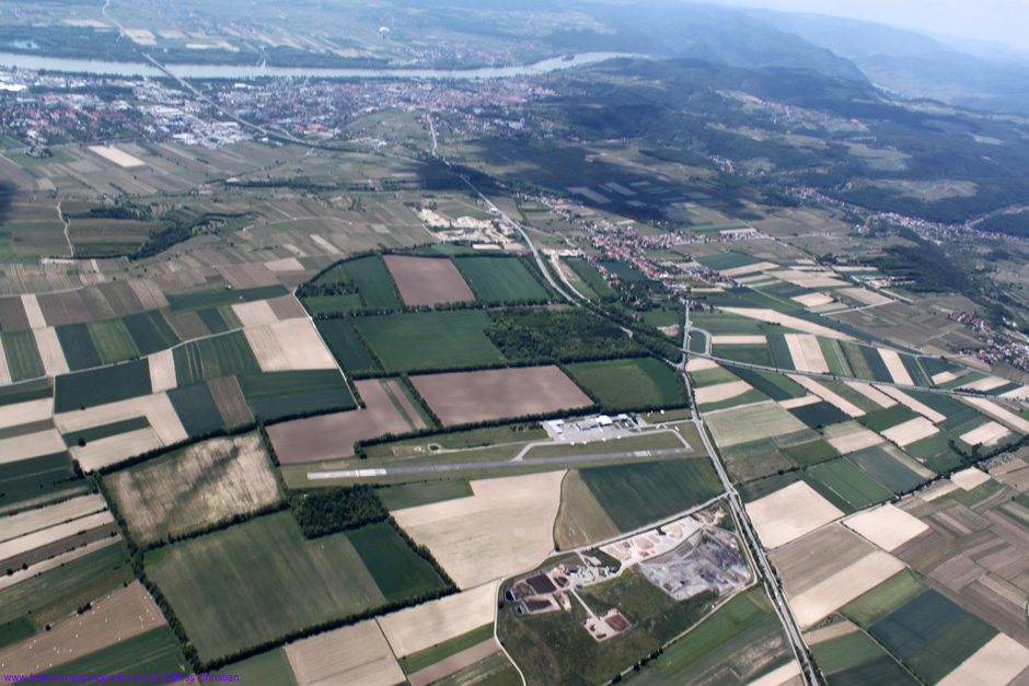 Im Gleitflug, Krems und Flugplatz Krems/Gneixendorf