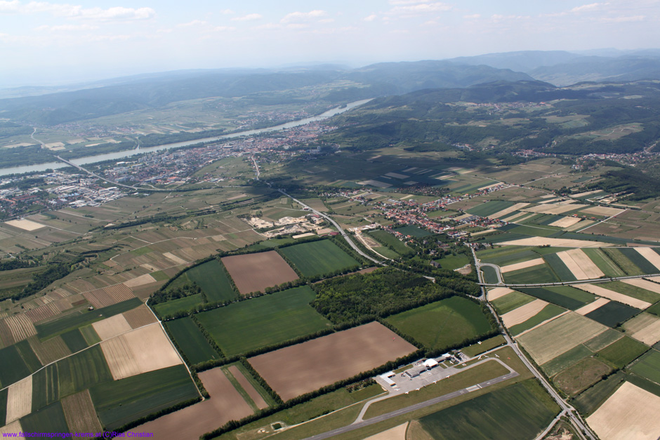 Im Gleitflug, Donau, Krems, Flugplatz Krems/Gneixendorf