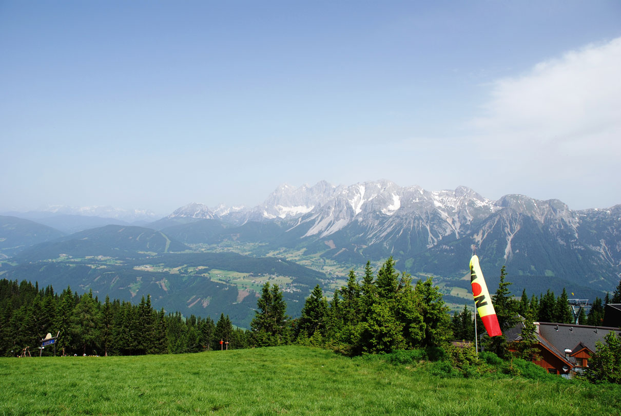 Startplatz 2 und Dachsteingebirge
