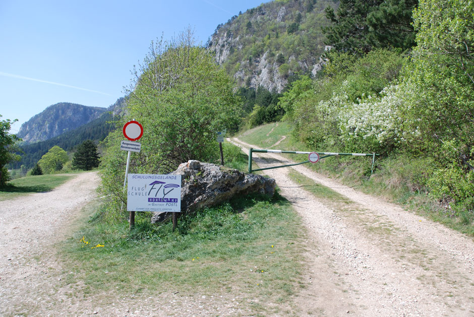 Zustieg zu den Klettersteigen