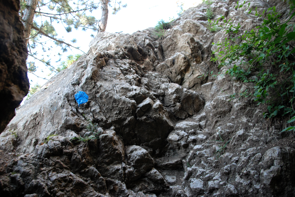 Ausstieg der Durchgangshöhle (I-); zuerst links