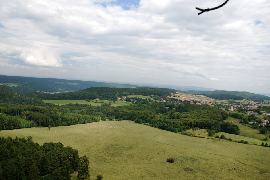 Rundblick bei den Bänken
