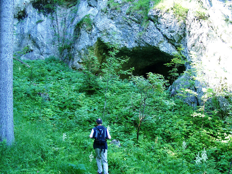 Bärenlochsteig mit Höhle rechte Seite