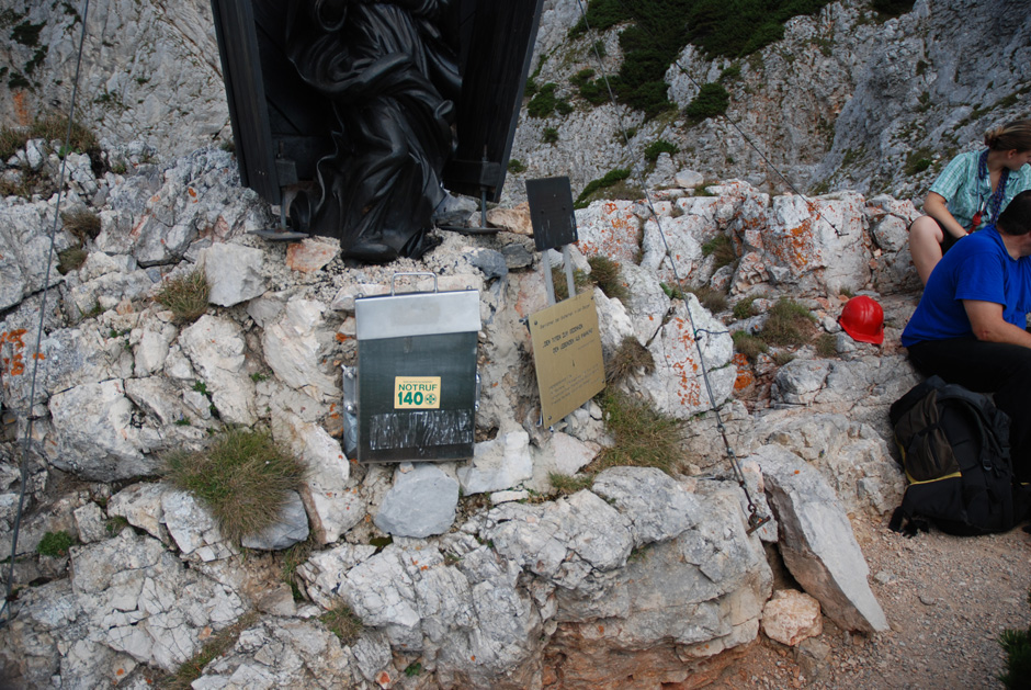 Haidsteig, großer Absatz mit Wandbuch, Pkt. 1585 m