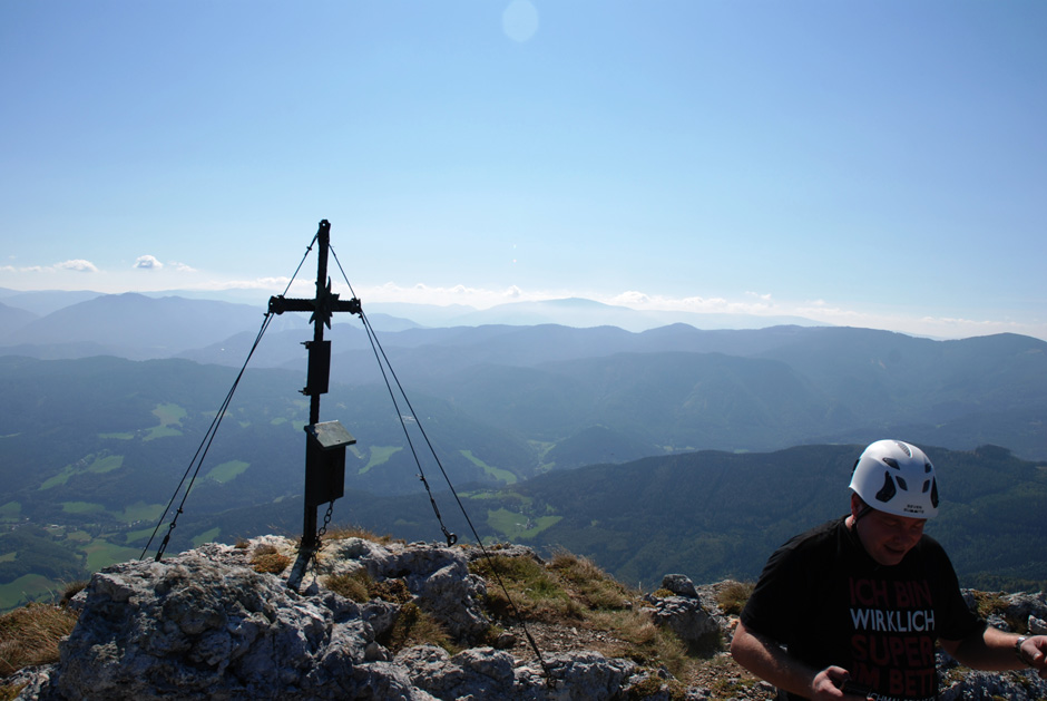 Kronich-Eisenweg, Gipfelkreuz mit Rundblick