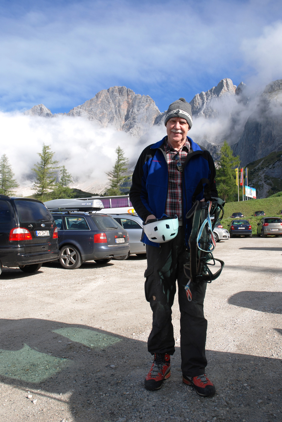 Albert am Parkplatz Talstation der Dachstein Gletscherbahn