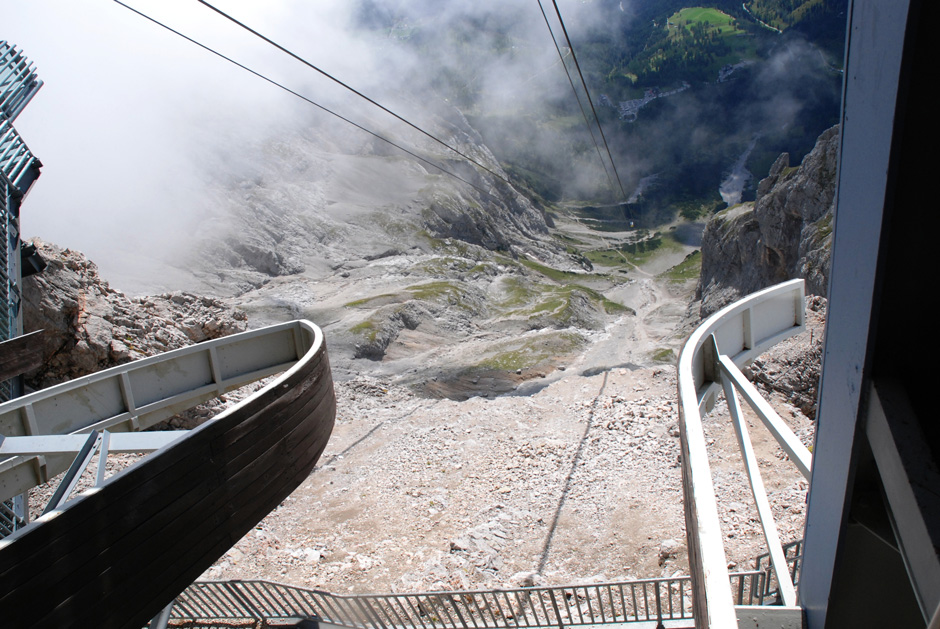 Tiefenblick von der Bergstation zur Talstation