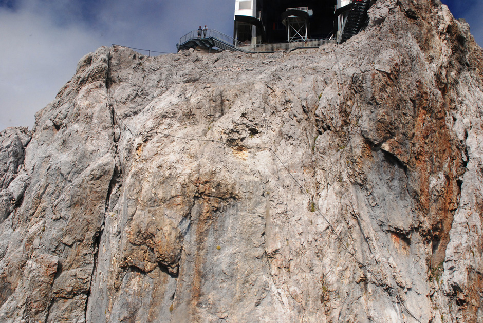 Rückblick auf den Klettersteig, Querung (B) und Stelle (C/D)