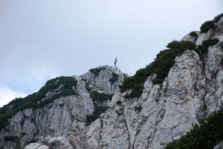 Blick zum Gipfelkreuz Hochlantsch