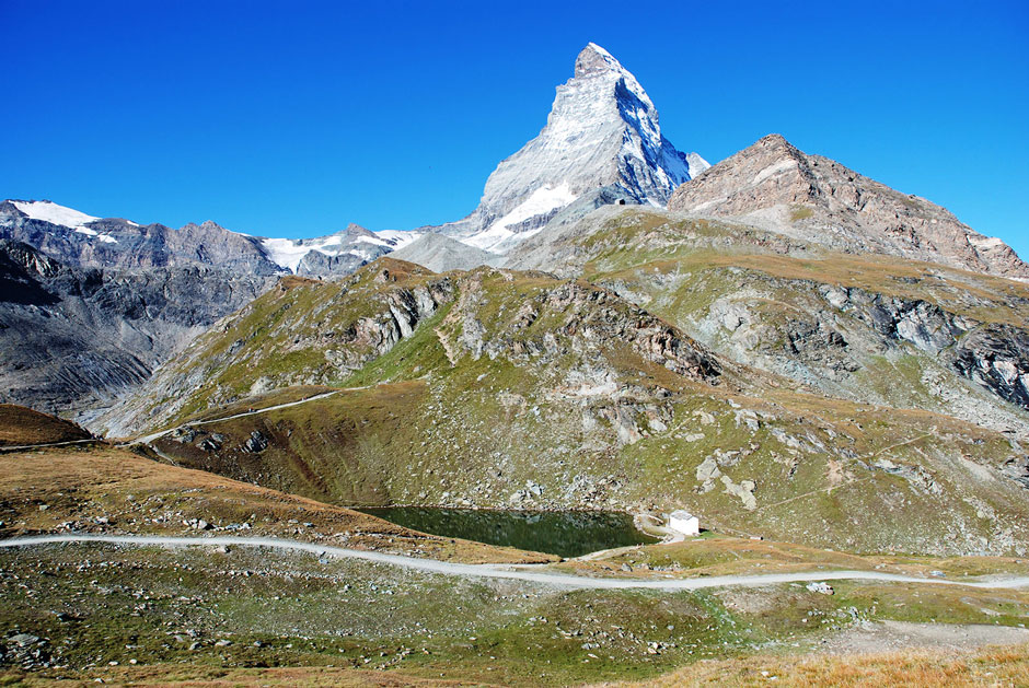 Weg zur Hörnlihütte mit Schwarzsee und Matterhorn