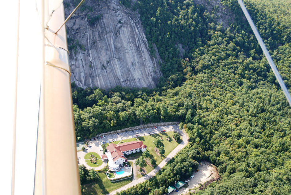 Hotel und Parkplatz vom Doppeldecker