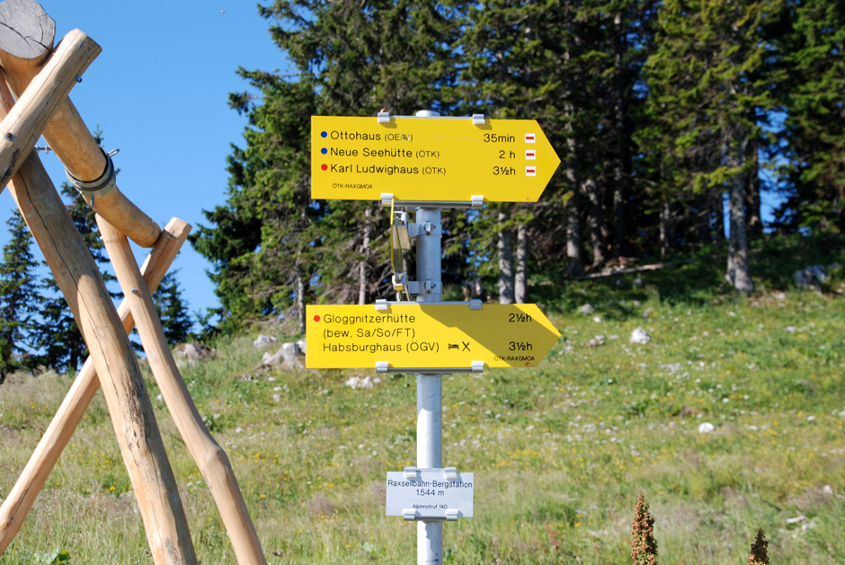 Wegweiser: Ottohaus, Seehütte, Karl Ludwighaus u. Gloggnitzerhütte