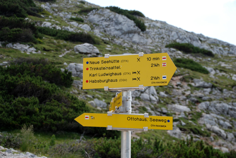 Wegweiser: Seeweg, Neue Seehütte, Trinksteinsattel usw.