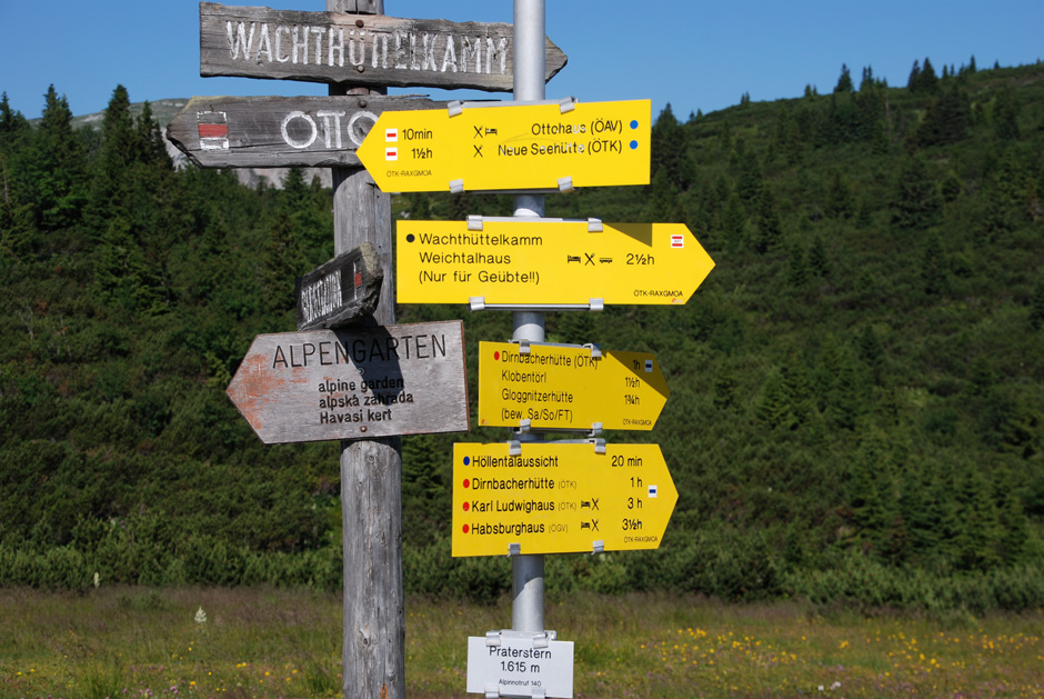 Wegweiser: Ottohaus, Seehütte, Wachthüttelkamm, Dirnbacherhütte, Karl Ludwighaus, Habsburghaus