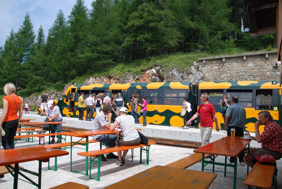 Bahnhof Baumgartner mit Salamander