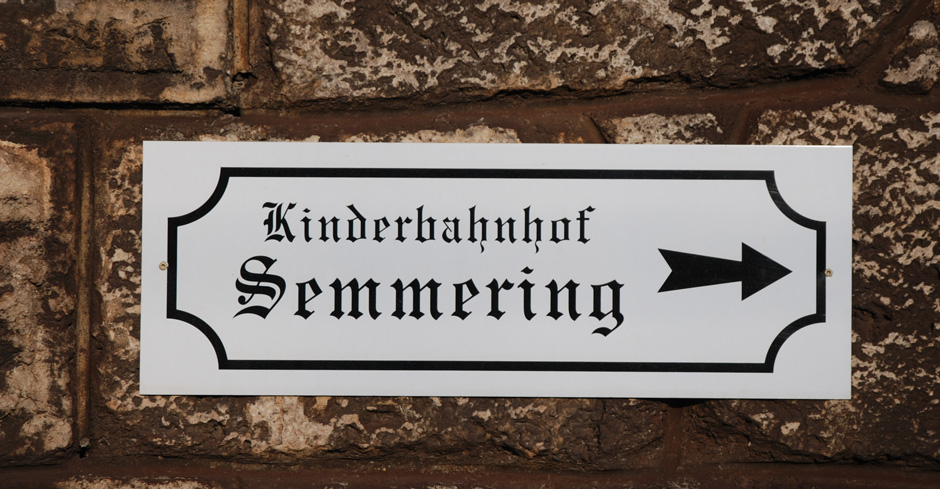 Wegweiser Kinderbahnhof Semmering