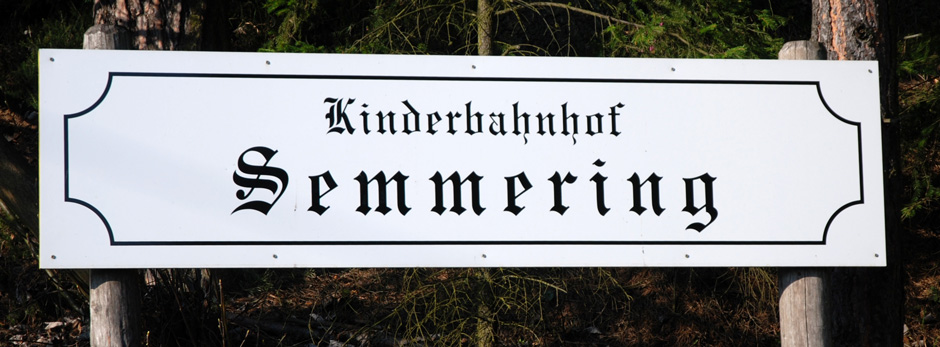 Hinweistafel Kinderbahnhof Semmering