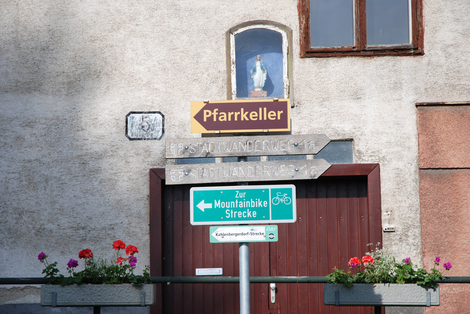 Kahlenbergerdorf, Bloschgasse