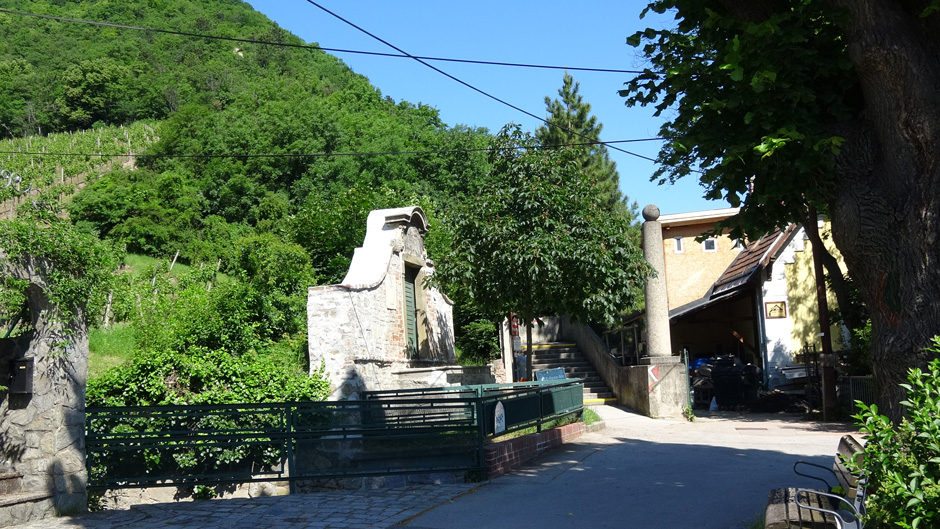 Kahlenbergerdorf, Bloschgasse