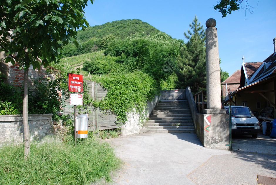 Beginn des Nasenwegs bei der Säule