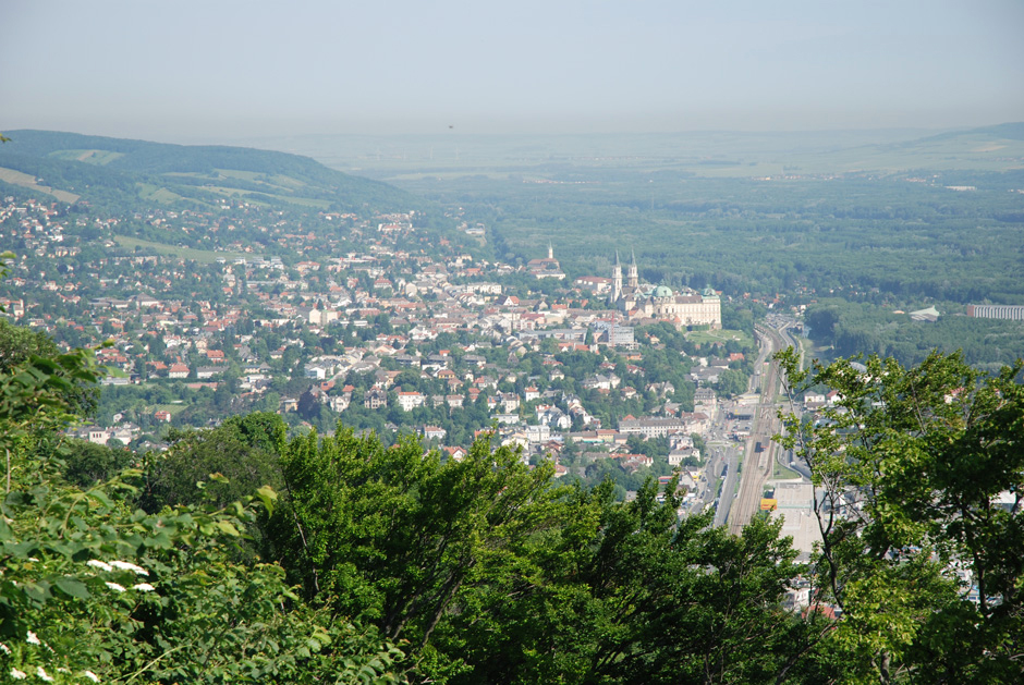 Klosterneuburg von der Aussichtsterasse Leopoldsberg
