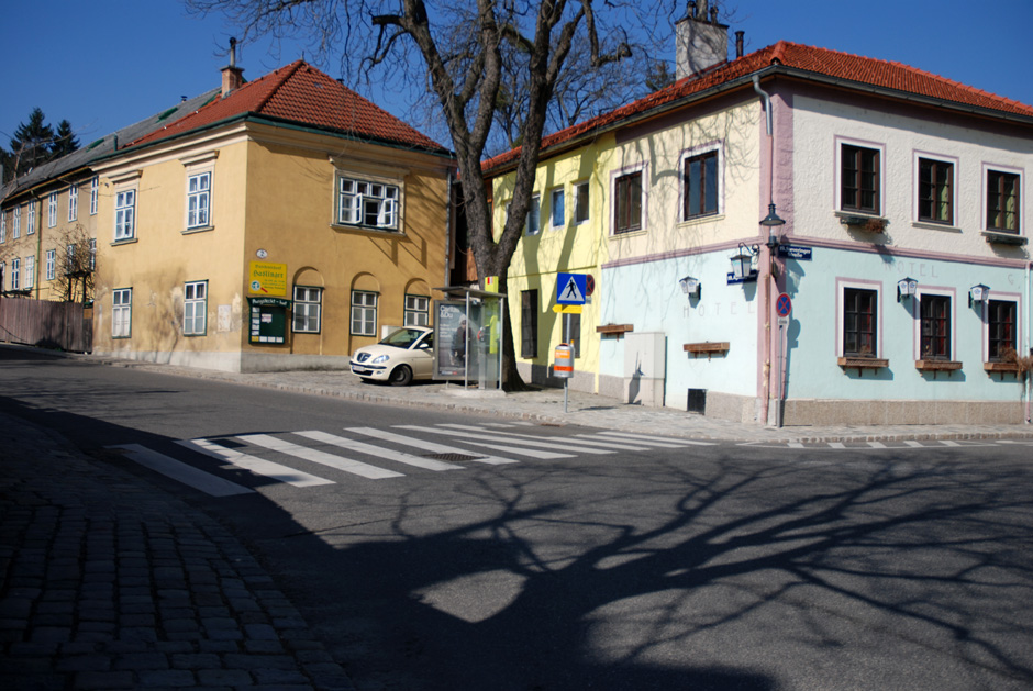 links Agnesgasse, rechts Sieveringer Straße