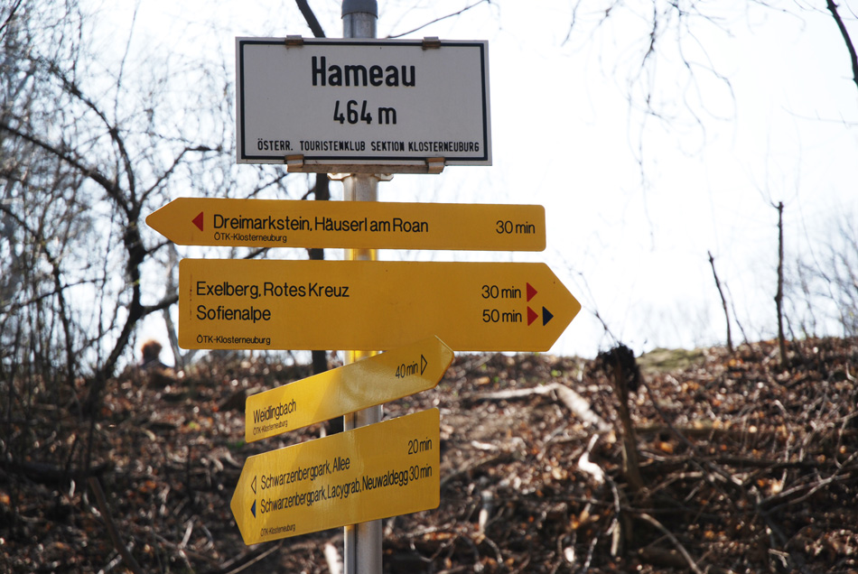 Wegweiser Richtung Dreimarkstein