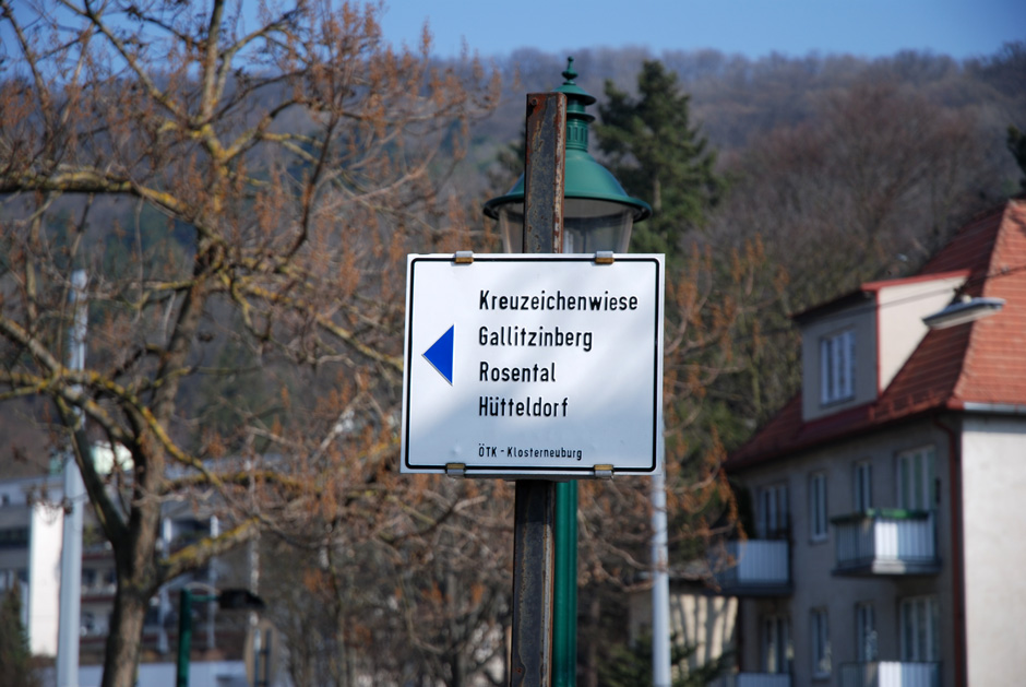 Wegweiser in der Waldegghofgasse