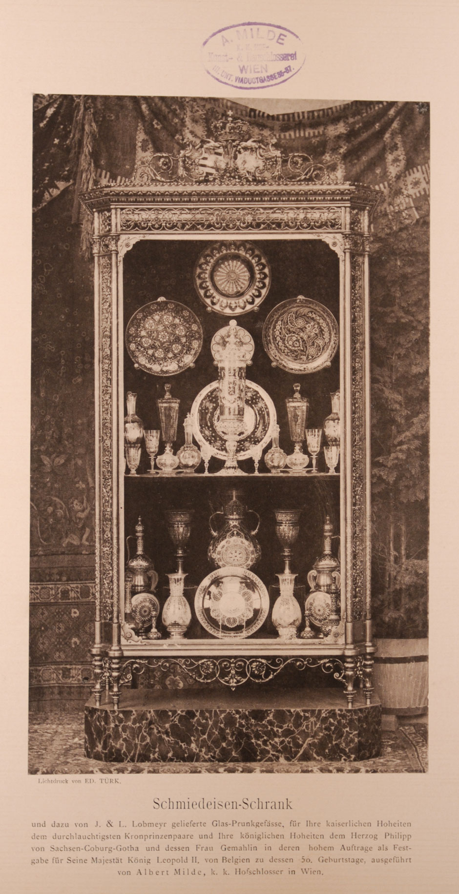Archivbild: Schmiedeeiserner Schrank