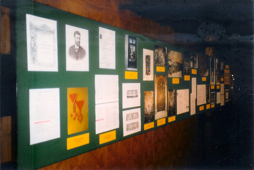 Ausstellungstisch linker Teil