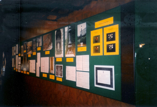 Ausstellungstisch rechter Teil