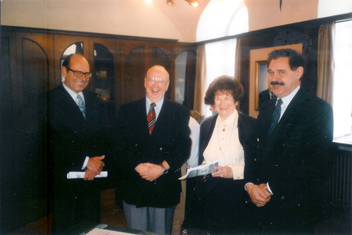 Besucher hören zu: Erhard Retzbach, Johann E. Holzinger, Herta Klein, Albert Milde