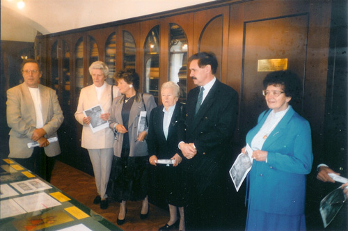 Besucher hören zu: Gerhard Neulinger, Grete Beer, Inge Ofner, Emmi Neulinger, Albert Milde, Grete Tettenborn