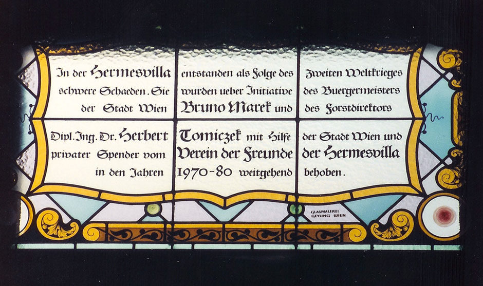 Hermesvilla, Fensterscheibe im Stiegenhaus