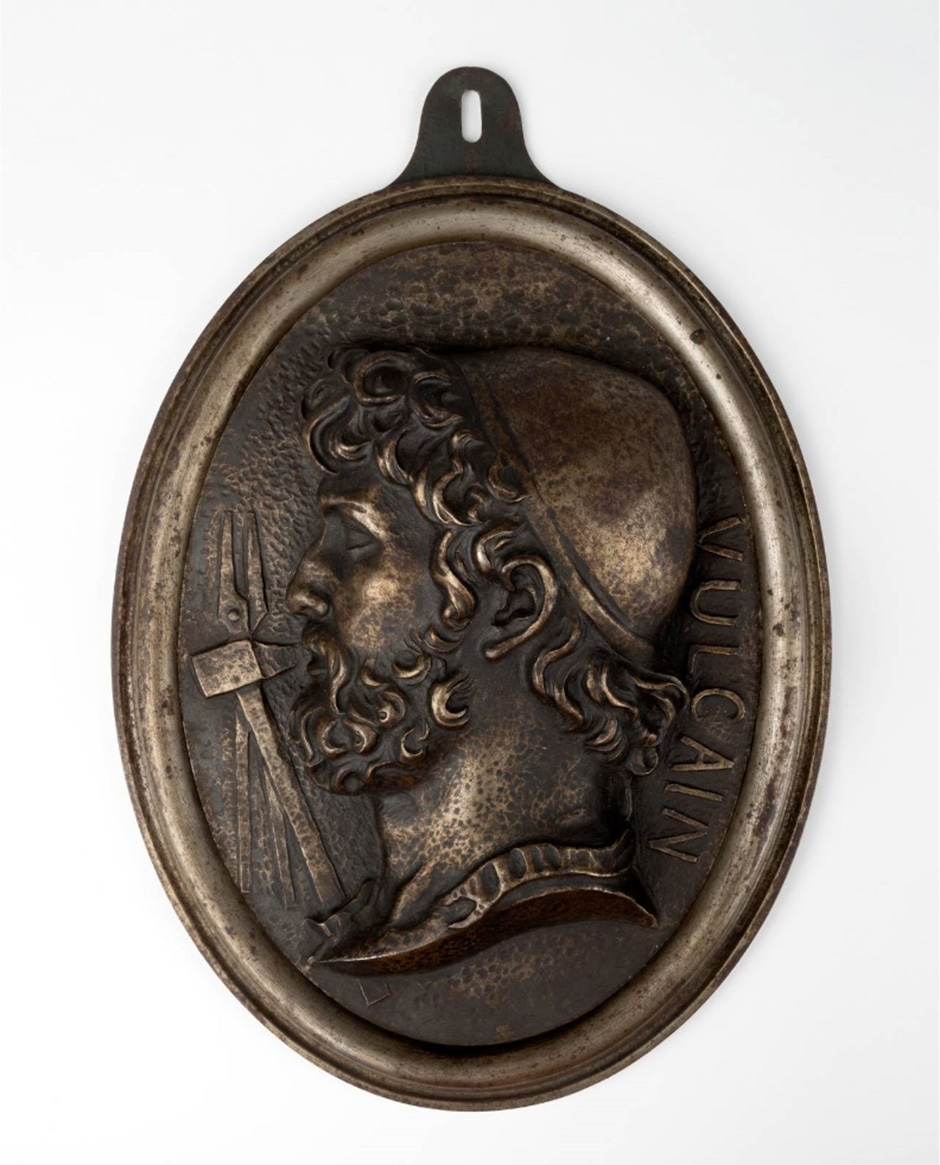 MAK Archivbild 14: Medaillon Kopf des Vulkain, Eisen geschwärzt, HxB 30x20,5 cm, 1867 bis 1900