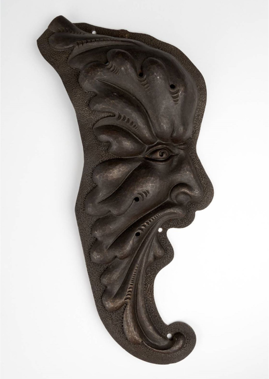 MAK Archivbild 23: Beschlag "Groteske", Eisen geschwärzt, HxB 30,5x11 cm, 1867 bis 1900