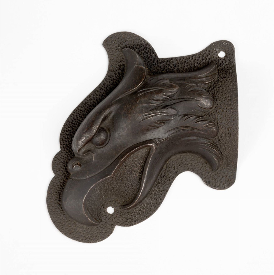 MAK Archivbild 26: Beschlag, Eisen geschwärzt, HxB 9,2x10,4 cm, 1867 bis 1900