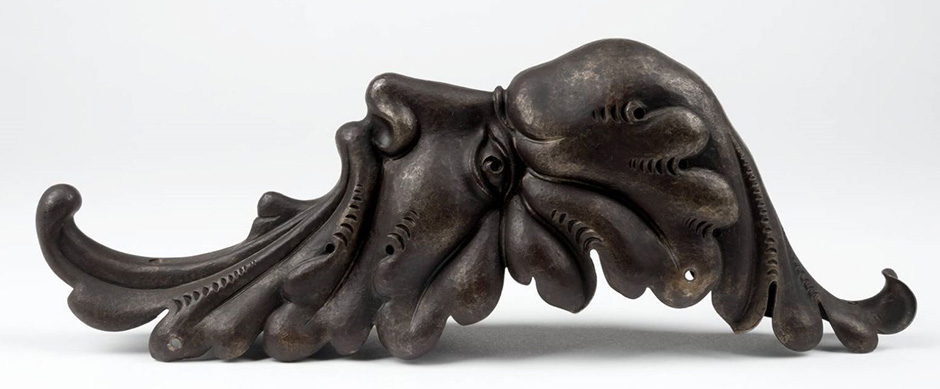 MAK Archivbild 43: Beschlag, Eisen geschwärzt, HxB 32,3x12 cm, 1867 bis 1900