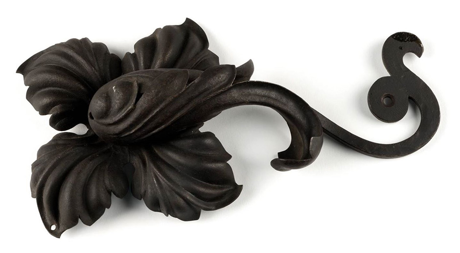 MAK Archivbild 58: Zierstück, Blüte, Eisen geschwärzt, HxB 28x14 cm, 1867 bis 1900