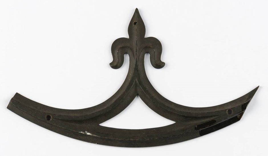 MAK Archivbild 82: Beschlag, Eisen geschwärzt, HxB 9x16,1 cm, 1867 bis 1900