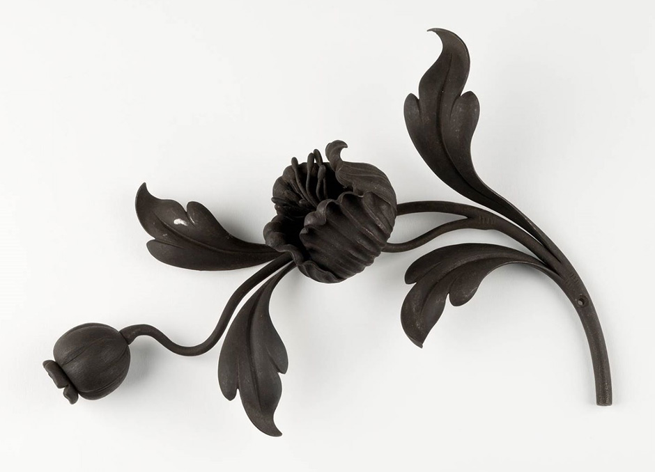 MAK Archivbild 89: Zierstück Mohnblume, Eisen geschwärzt, HxB 26x19 cm, 1867 bis 1900