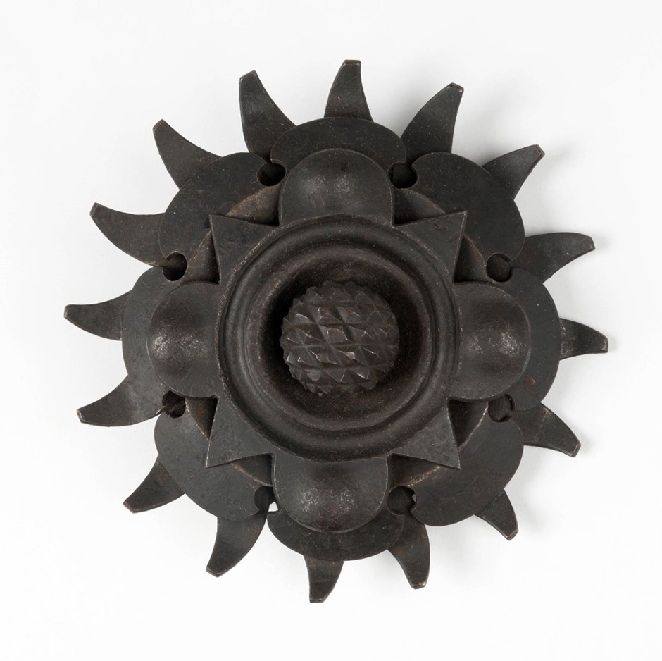 MAK Archivbild 117: Rosette, Eisen geschwärzt, HxB 3,5x10 cm, 1867 bis 1900
