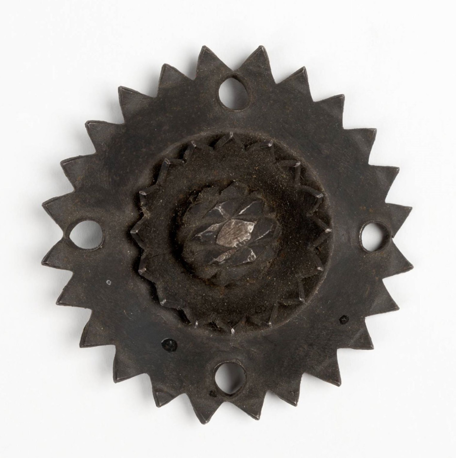 MAK Archivbild 126: Rosette, Eisen geschwärzt, Durchm. 6 cm, 1867 bis 1900