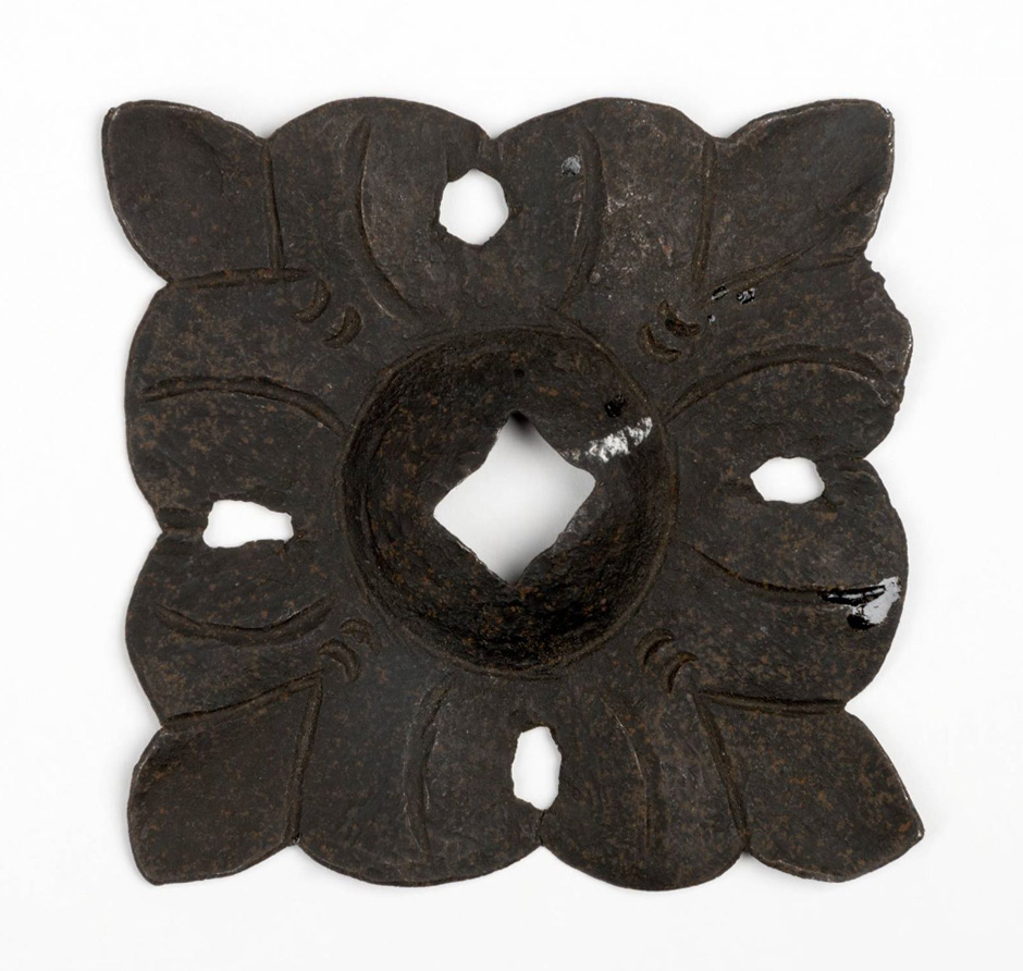 MAK Archivbild 129: Beschlag, Eisen geschwärzt, LxB 8x8 cm, 1867 bis 1900