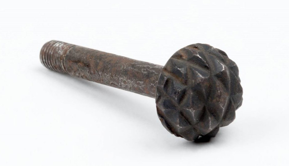MAK Archivbild 130: Rosettenschraube, Eisen geschwärzt, LxB 5,5x5,3 cm, 1867 bis 1900