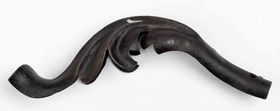 MAK Archivbild 135: Beschlag, Eisen geschwärzt, LxB 13,3x2,7 cm, 1867 bis 1900